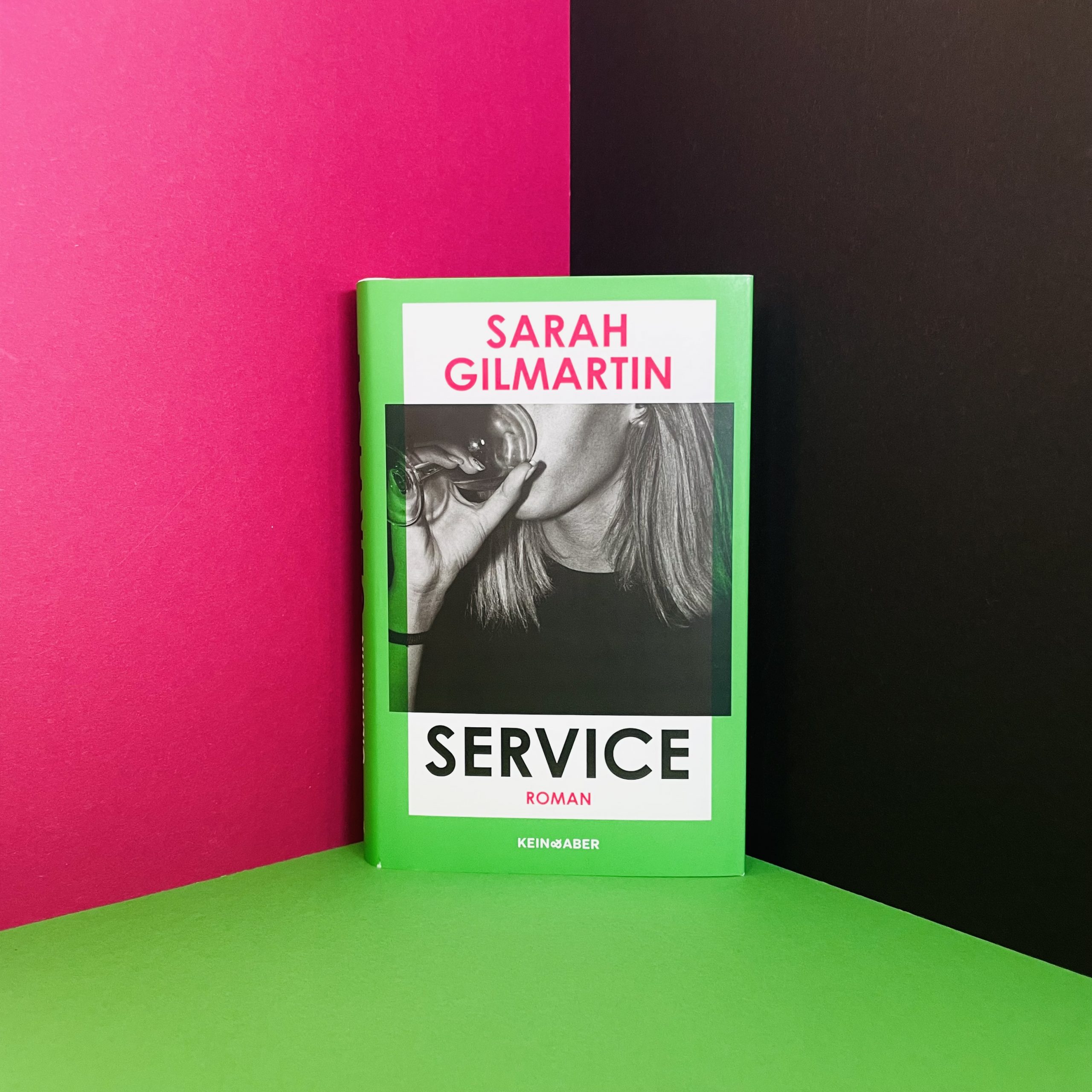 Service Sarah Gilmartin Rezension