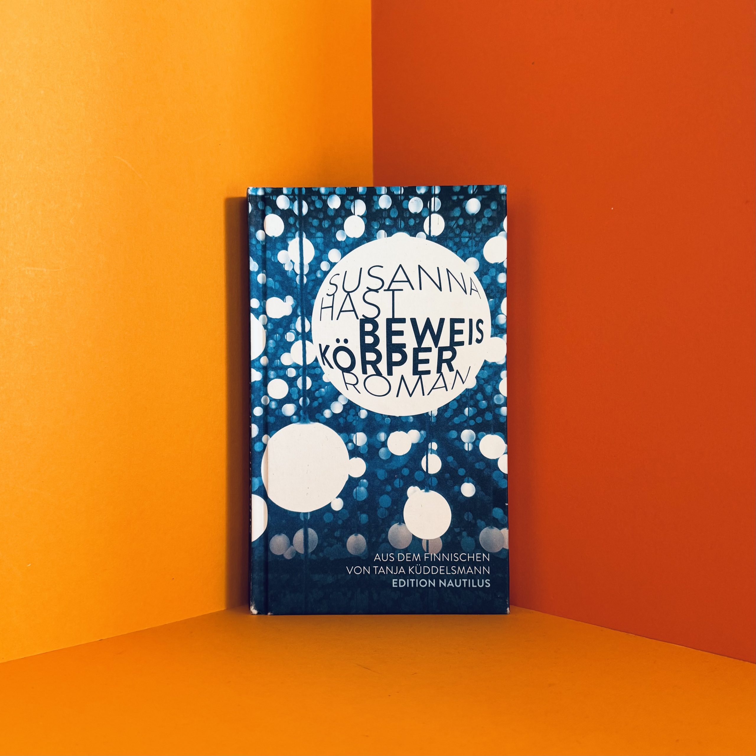 Beweiskörper Susanna Hast Rezension