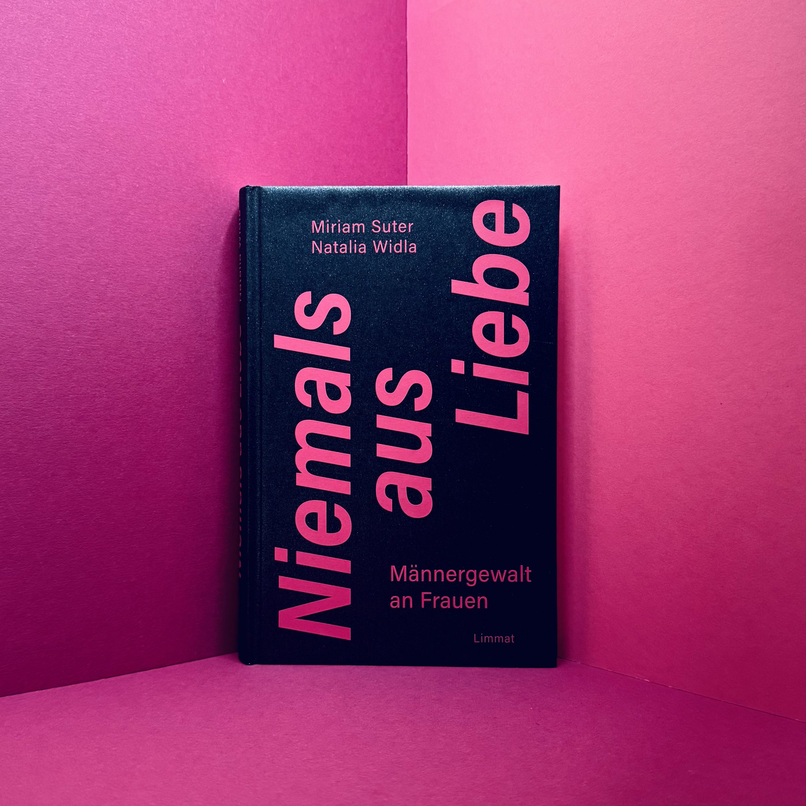 Niemals aus Liebe  – Männergewalt an Frauen von Miriam Suter und Natalia Widla